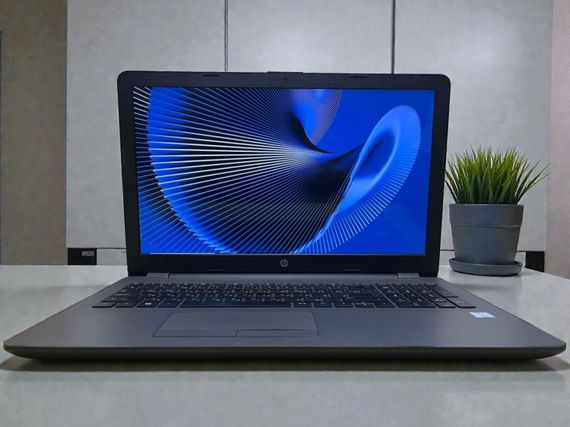 Ноутбук HP 250 G6 / 15.6" (1920x1080) TN / Intel Core i3-6006U (2 (4) ядра по 2.0 GHz) / 4 GB DDR4 / 120 GB SSD / Intel HD Graphics 520 / WebCam б/в | Зображення 1