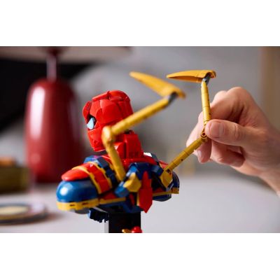 Конструктор LEGO Super Heroes Погруддя Залізної Людини-Павука (76326) | Зображення 4