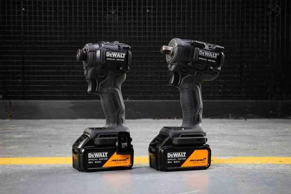 Набор из двух инструментов аккумуляторных бесщеточных McLaren F1 TEAM SPECIAL EDITION DeWALT DCK2224MP2T | Зображення 5