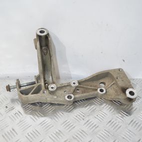 Кронштейн передньої балки правий Volkswagen Caddy Golf V Touran Фольксваген Кадді Гольф Туран 1K0199296E