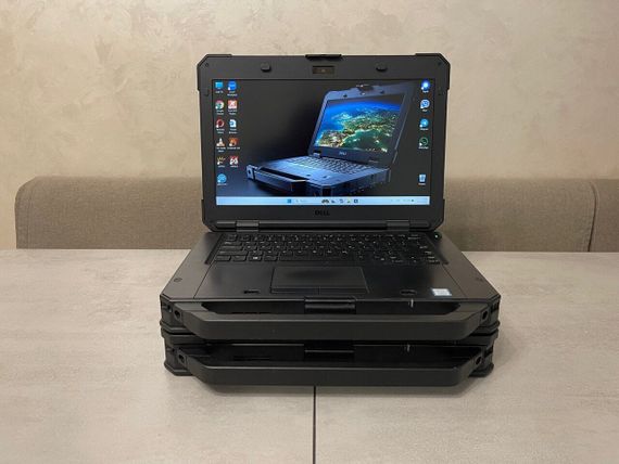 Защищенный ноутбук Dell Latitude 5424 Rugged / 14" (1920x1080) IPS / Intel Core i5-8350U (4 (8) ядра по 1.7 - 3.6 GHz) / 16 GB DDR4 / 500 GB SSD M.2 / AMD Radeon RX 540, 4 GB GDDR5, 128-bit / WebCam / Два АКБ б/у + Подарок Проводная мышь / USB | Зображення 1