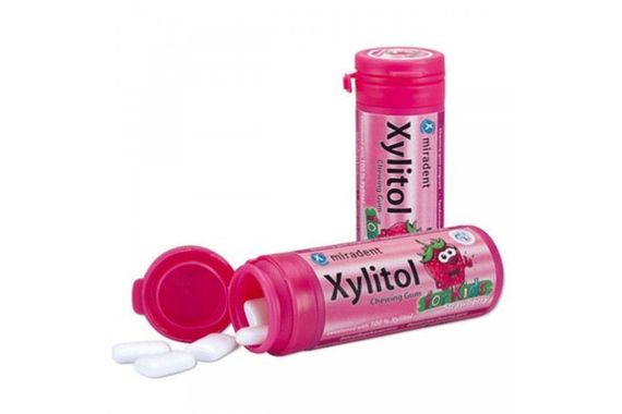 Жувальна гумка з ксилітолом для дітей Miradent Xylitol Chewing Gum Strawberry, полуниця (30шт) | Зображення 1