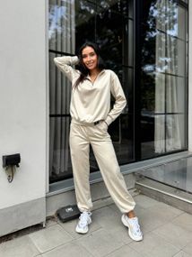 Женский спортивный костюм весна-осень свитшот и джоггеры NB24049 цвет молочный, размер 54/56