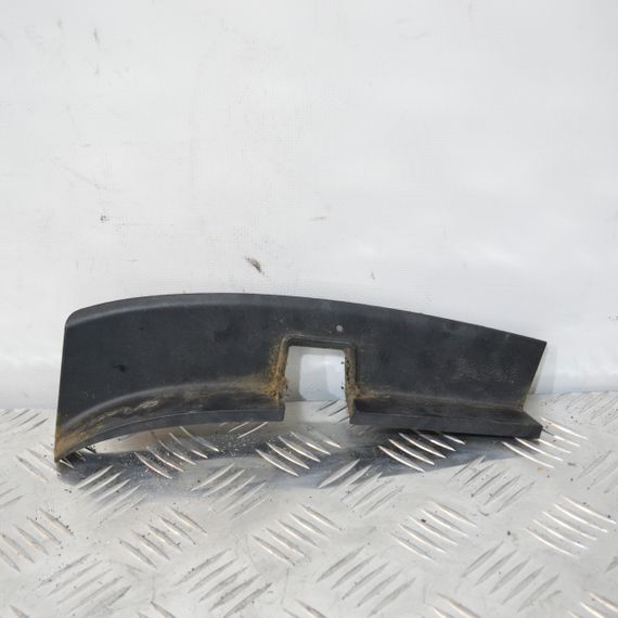 Захист задньої правої фари Skoda Rapid Spaceback 2012-2019 універсал Накладка фари задня права Шкода Рапід 5JJ945312