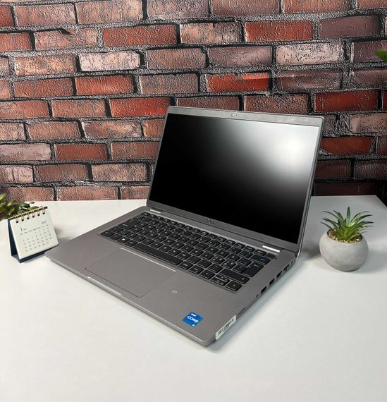Ультрабук Dell Latitude 5420 / 14" (1920x1080) IPS / Intel Core i3-1125G4 (4 (8) ядра по 2.0 - 3.7 GHz) / 16 GB DDR4 / 256 GB SSD / Intel UHD Graphics / WebCam / Windows 10 Pro б/у | Зображення 1