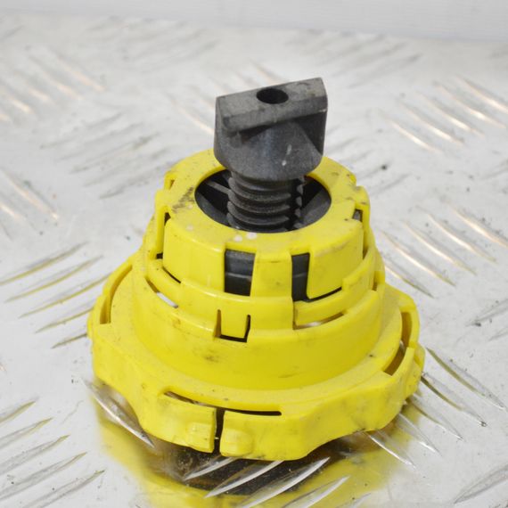 Кріплення запаски Peugeot 308 2007-2013 Кронштейн болт запасного колеса Пежо 308 039081 | Зображення 1