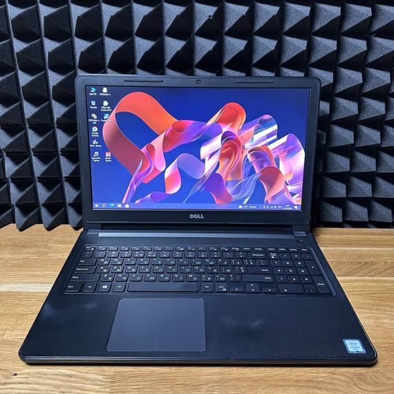 Ноутбук Dell Vostro 15 3568 / 15.6" (1366x768) TN / Intel Core i3-6100U (2 (4) ядра по 2.3 GHz) / 8 GB DDR4 / 128 GB SSD / Intel HD Graphics 520 / WebCam б/у | Зображення 1