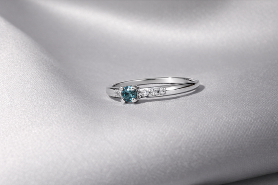 Элегантное кольцо из белого золота с  топазом London Blue К-0575 15.5 | Зображення 4