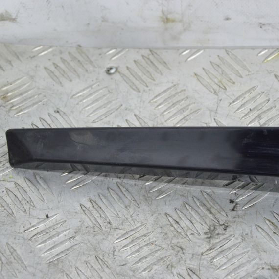 Молдинг багажника задній правий Citroen C4 Picasso 2006-2013 Накладка багажника права Сітроен ц4 Пікассо 9680414180 | Зображення 1