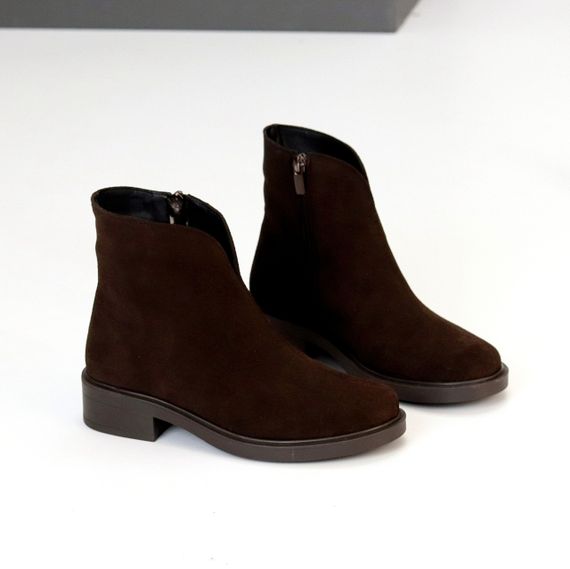 Практичні універсальні шоколадні зимові замшеві черевики низький хід | Зображення 2