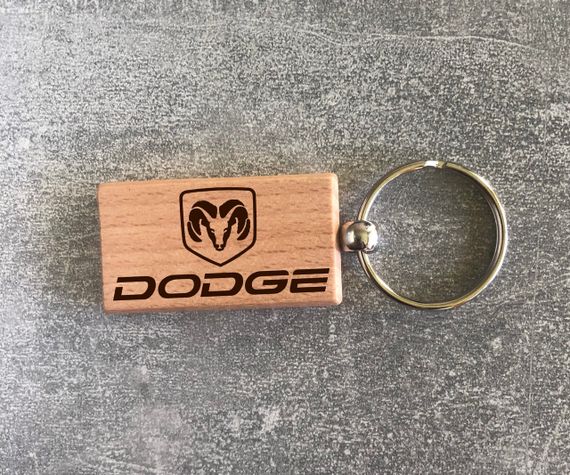 Дерев'яний брелок з логотипом Dodge  (15010102035) | Зображення 1