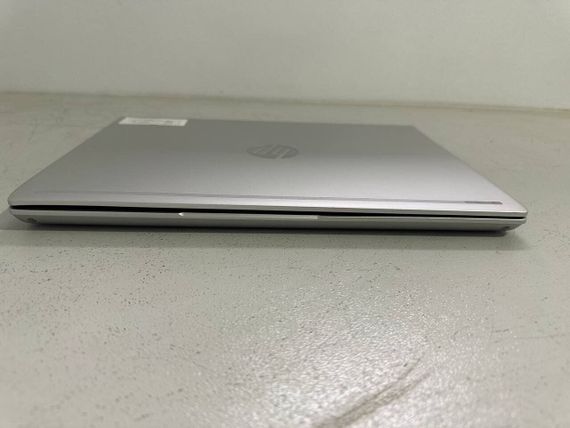 Ультрабук Б-класс HP ProBook 430 G6 / 13.3" (1366x768) TN / Intel Core i3-8145U (2 (4) ядра по 2.1 - 3.9 GHz) / 8 GB DDR3 / 128 GB SSD / Intel UHD Graphics / WebCam / HDMI б/у | Зображення 2