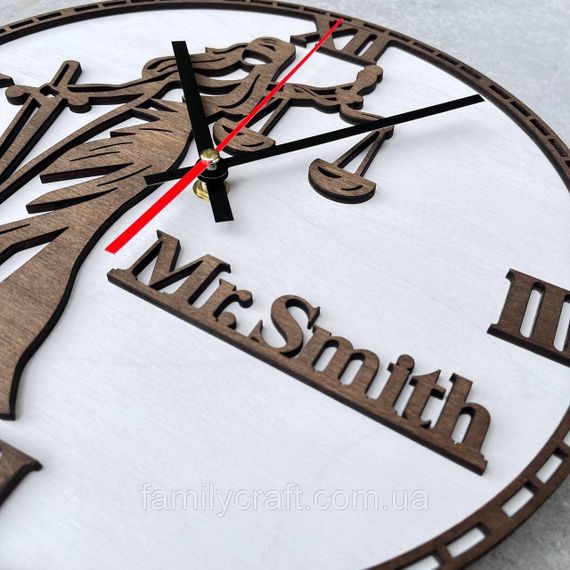 Настінний годинник з дерева для юриста з Фемідою Подарунок адвокату, судді, іменний декор кабінету | Зображення 3