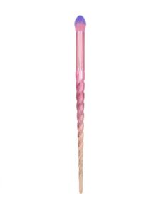 Пензлик Moda mythical crease brush