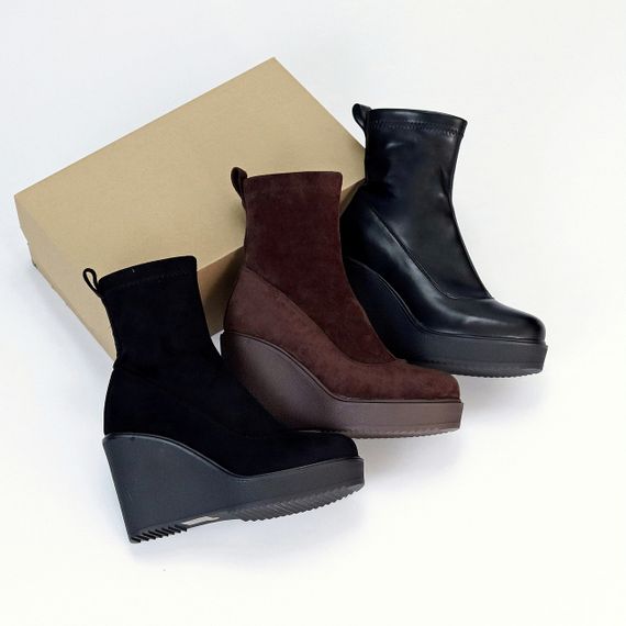 Елегантні м'які чорні замшеві черевики на танкетці | Зображення 9