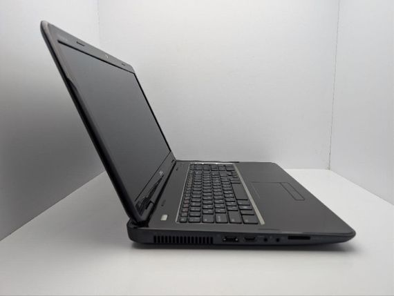 Ноутбук Dell Inspiron N7110 / 17.3" (1600x900) TN / Intel Core i3-2350M (2 (4) ядра по 2.3 GHz) / 8 GB DDR3 / 1000 GB HDD / Intel HD Graphics 3000 / WebCam / DVD-ROM б/у | Зображення 3