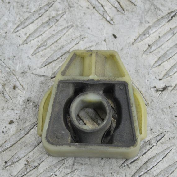 Кронштейн радіатора верхній Seat Cordoba Ibiza 2002-2009 Кріплення подушка радіатора Сеат 6Q0121367