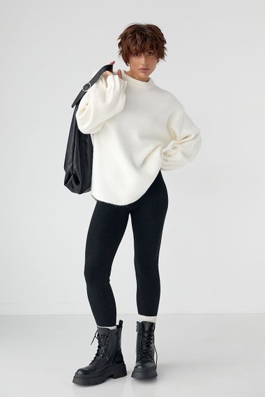 В'язаний вільний джемпер з оригінальними манжетами на рукавах - молочний цвет, ONE SIZE (є розміри) | Зображення 2