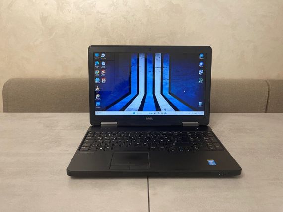 Ноутбук Dell Latitude E5540 / 15.6" (1366x768) TN / Intel Core i5-4210U (2 (4) ядра по 1.7 - 2.7 GHz) / 8 GB DDR3 / 250 GB SSD / Intel HD Graphics 4400 / WebCam / DVD-ROM б/в + Подарунок Дротова миша / USB | Зображення 2