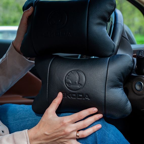 Набір авто подушок Skoda з натуральної шкіри + брелок, Автоподушка на підголовник | Зображення 6