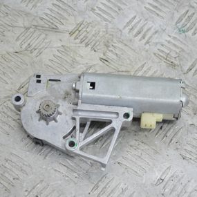 Двигун електролюка BMW 5 E60 E61 2003-2010 Мотор приводу люка БМВ 5 е60 93369671705