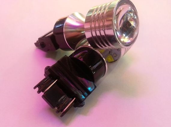 Светодиодная автолампа белая 3157(W27/7W)- 20W (670Lm) 5W CREE 4PCS двухконтактная | Зображення 3