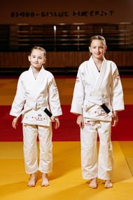 Біле дитяче кімоно для дівчаток, джиу-джитсу, TM BUDOGI, зріст 120 см, щільність 350 гр/м.кв.