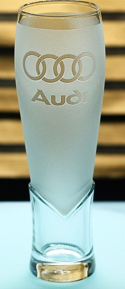 Пивной крафтовый бокал 440мл с гравировкой Audi Audi подарок для автолюбителя кружка для пива с логотипом авто