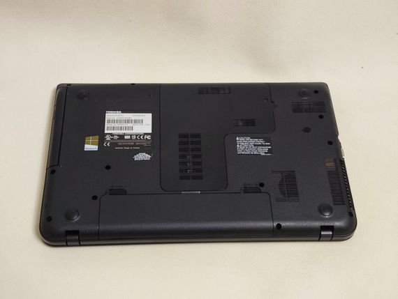 Ноутбук Toshiba Satellite C55 / 15.6" (1366x768) TN / Intel Core i3-3110M (2 (4) ядра по 2.4 GHz) / 8 GB DDR3 / 128 GB SSD / Intel HD Graphics 4000 / WebCam / DVD-ROM б/у | Зображення 7