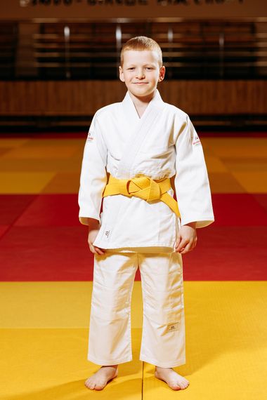 Біле дитяче кімоно для хлопчиків, дзюдо, TM BUDOGI серія BEGINNER, зріст 140 см, щільність 350 гр/м.кв.