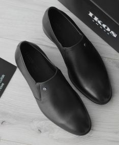 Шкіряні чоловічі туфлі - мінімалізм, що підкреслює статус 40 розмір