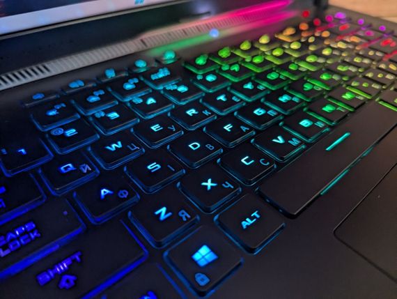 Ігровий ноутбук Asus ROG Stix G533QS / 15.6" (1920x1080) IPS / AMD Ryzen 9 5900HX (8 (16) ядер по 3.3 - 4.6 GHz) / 64 GB DDR4 / 2000 GB SSD / nVidia GeForce RTX 3080, 16 GB GDDR6, 256-bit / Windows 11 б/в + Подарунок Бездротова миша / USB | Зображення 7