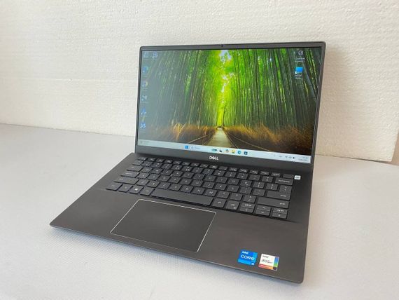 Ультрабук Б-класс Dell Vostro 5402 / 14" (1920x1080) TN / Intel Core i5-1135G7 (4 (8) ядра по 2.4 - 4.2 GHz) / 8 GB DDR4 / 512 GB SSD M.2 / Intel Iris Xe Graphics / WebCam б/у | Зображення 1