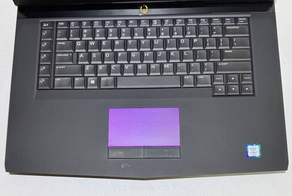 Игровой ноутбук Dell Alienware 15 R3 / 15.6" (1920x1080) IPS / Intel Core i7-7700HQ (4 (8) ядра по 2.8 - 3.8 GHz) / 32 GB DDR4 / 128 GB SSD + 128 GB SSD + 1000 GB HDD / nVidia GeForce GTX 1070, 8 GB GDDR5, 256-bit / WebCam б/у | Зображення 3