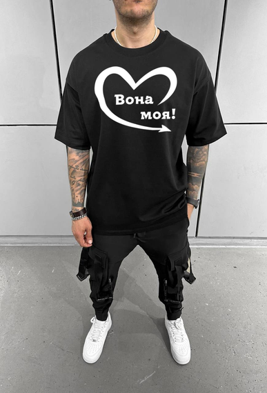 Футболка з мерчем