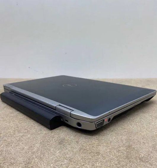 Ультрабук Б-клас Dell Latitude E6320 / 13.3" (1366x768) TN / Intel Core i5-2520M (2 (4) ядра по 2.5 - 3.2 GHz) / 8 GB DDR3 / 120 GB SSD / Intel HD Graphics 3000 / WebCam б/в | Зображення 4