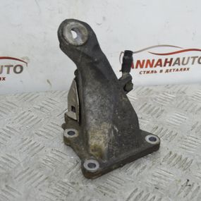 Кронштейн двигуна передній BMW 3 E46 2.0 b опора мотора БМВ е46 6753296
