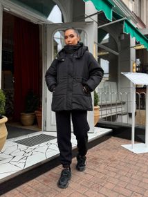 Женская теплая зимняя куртка на кулиске с капюшоном NB24035 цвет черный, размер 54/56