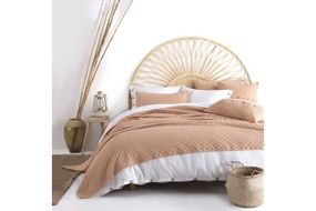 Покрывало с наволочками Limasso 240×260 см. Cambridge Персиковый