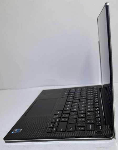 Ультрабук Б-класс Dell XPS 13 9305 / 13.3" (1920x1080) IPS / Intel Core i5-1135G7 (4 (8) ядра по 2.4 - 4.2 GHz) / 8 GB DDR4 / 256 GB SSD / Intel Iris Xe Graphics / WebCam б/у | Зображення 3