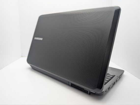 Ноутбук Samsung R530 / 15.6" (1366x768) TN / Intel Pentium T4500 (2 ядра по 2.3 GHz) / 4 GB DDR3 / 320 GB HDD / Intel HD Graphics / WebCam / DVD-ROM б/у | Зображення 7