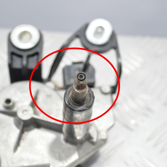 Моторчик заднього склоочисника Volkswagen Golf V Plus 2003-2009 Фольксваген Гольф 5 5M0955711 | Зображення 3