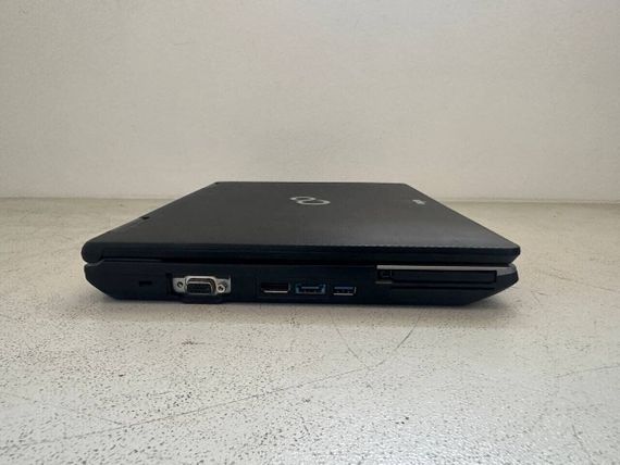Ноутбук Fujitsu LifeBook S752 / 14" (1366x768) TN / Intel Core i5-3340M (2 (4) ядра по 2.7 - 3.4 GHz) / 8 GB DDR3 / 120 GB SSD / Intel HD Graphics 4000 / WebCam / VGA б/у + Подарок Умная интерактивная зубная щетка Colgate Connect M1 / Bluetooth | Зображення 2