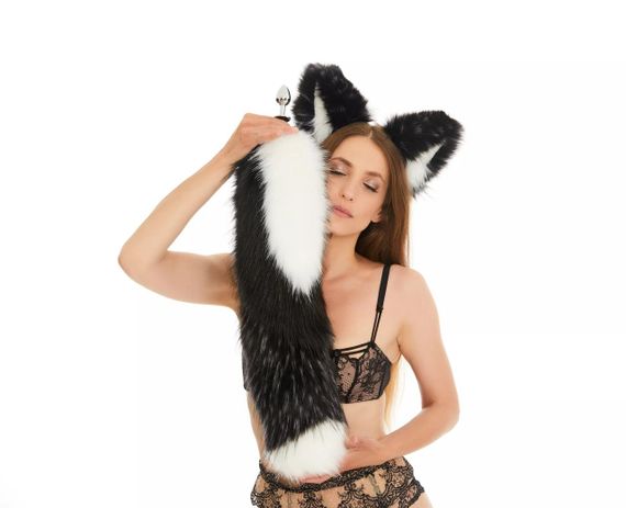 Анальний хутряний хвіст без пробки, Триколірний: Білий, чорний, чорнобурий з білим кінчиком, OKOVA 60 см. sexstyle | Зображення 2