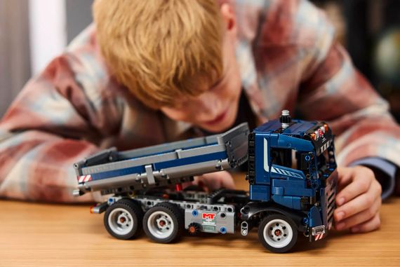 Конструктор LEGO Technic Самосвал 42203 | Зображення 9