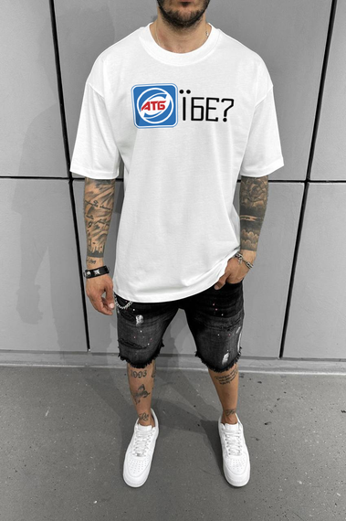 Футболка з мерчем