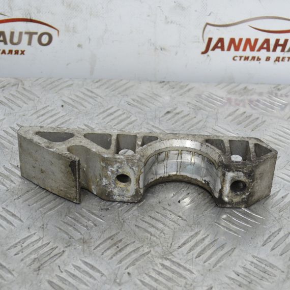 Кронштейн кріплення переднього стабілізатора 3.0 TDI Volkswagen Touareg Фольксваген Туарег 001023377 7L0411063B