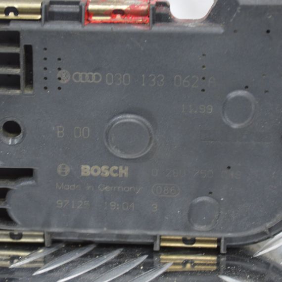 Дросельна заслінка 1.0 / 1.4 бензин VW Volkswagen Caddy II Polo Фолькваген Кадді Поло BOSCH 0280750049 030133062A | Зображення 4
