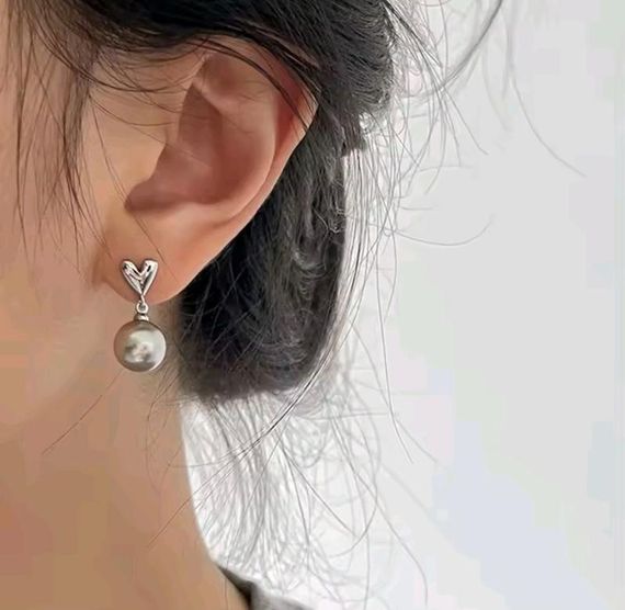Сережки с серебряными жемчужинками, серёжки, серьги, сережки с серыми жемчужинами, сережки с сердечками | Зображення 2