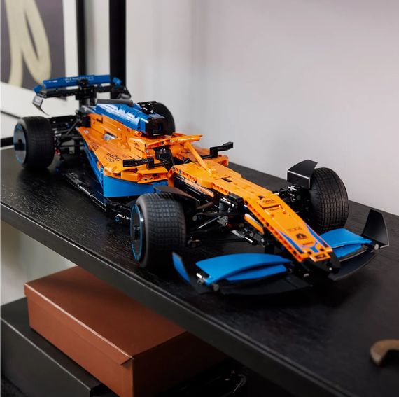 Конструктор LEGO Technic Гоночный автомобиль McLaren Formula 1 42141 | Зображення 1